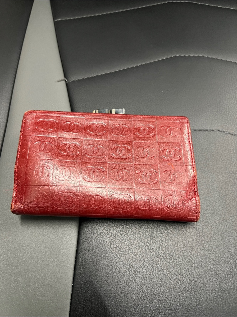CHANEL Red Embossed CC Leather Wallet - Picture 3 of 6